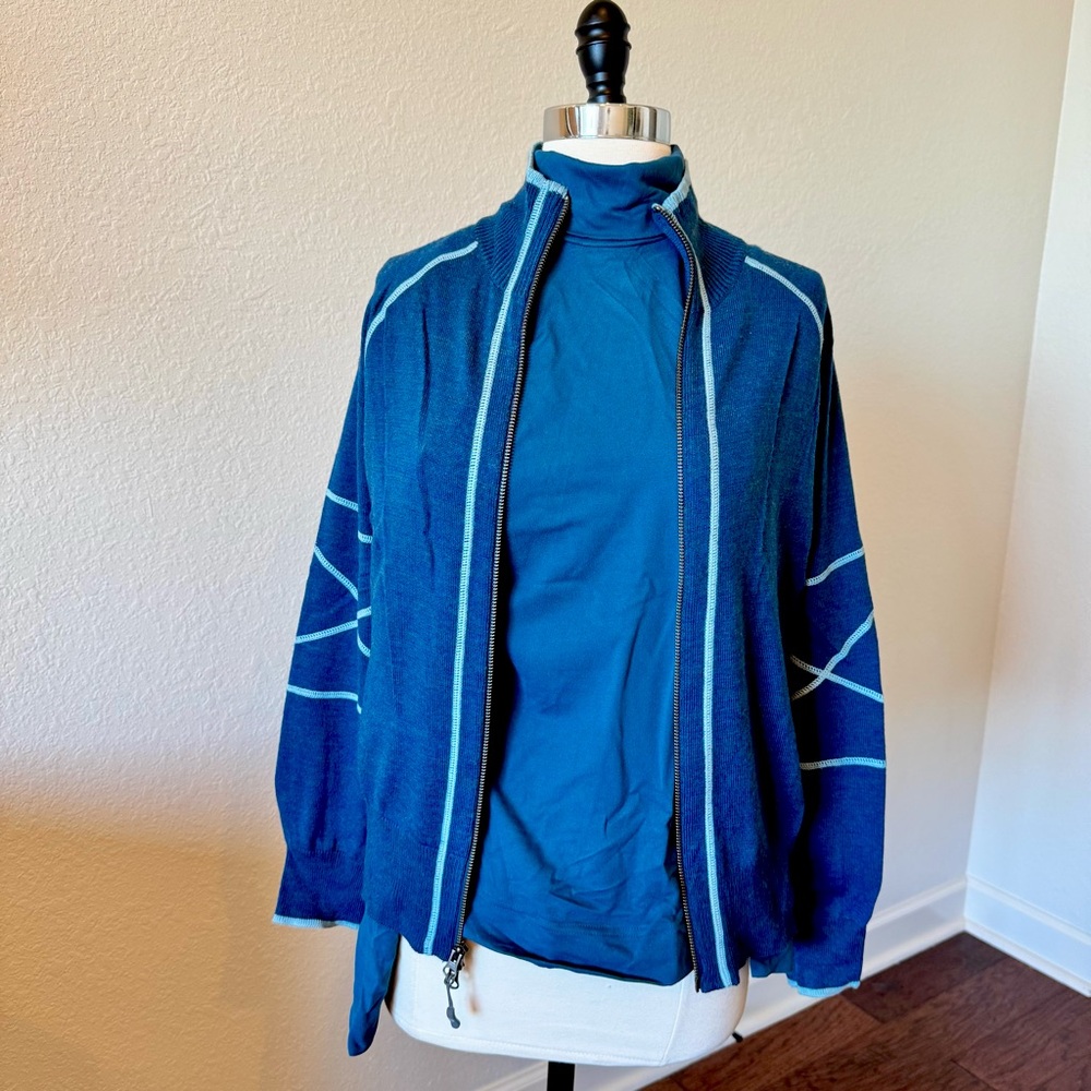 Athleta turtle neck top and sweater combo.  Size Medium.